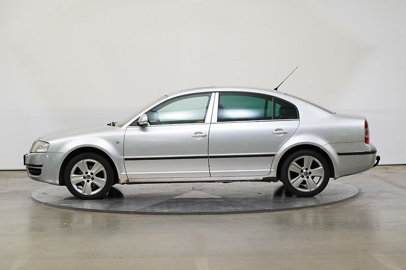 Škoda Superb - fotka 3 z 25