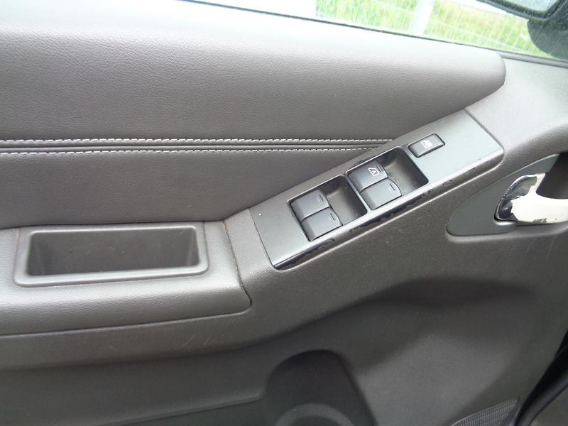 Nissan Navara 2,5 DCI - fotka 14 z 14