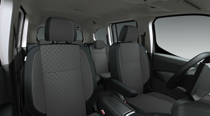 Opel Combo (2026) L2 El. Plus 1.5 CDTi 130k AT8 - fotka 7 z 11