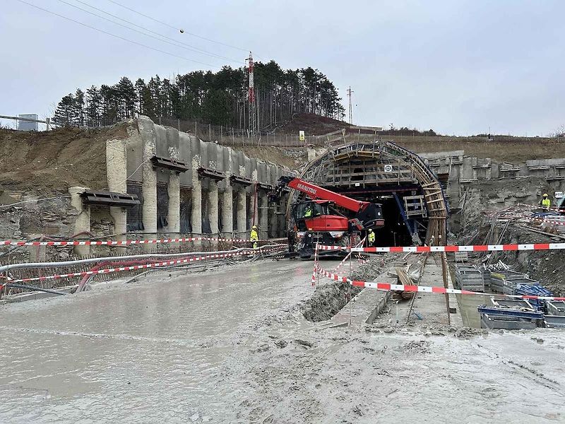 Proražení tunelu Homole na D35.