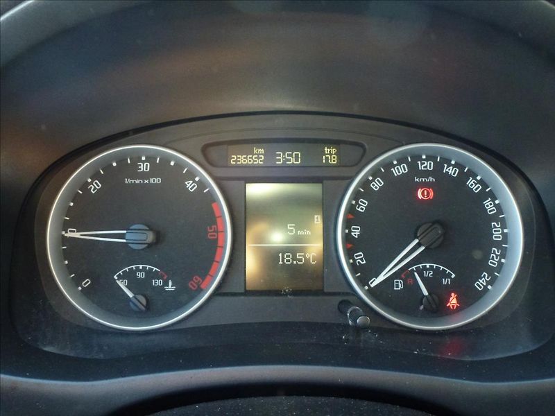 Škoda Roomster 1,9 TDI -  BEZ KOROZE !!!!!!! - fotka 34 z 54