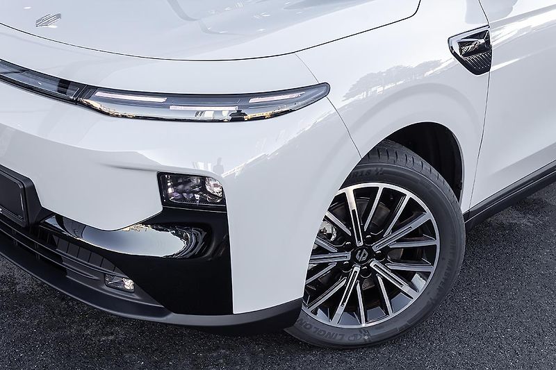 Leapmotor B10 (2026) 1,5 dojezd až 900km  DESIGN Hy - fotka 4 z 14