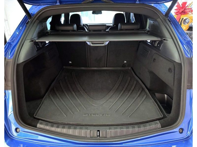 Alfa Romeo Stelvio (2023) 2.0T 280k AT8 ZF Q4 4x4 Veloce - fotka 19 z 19