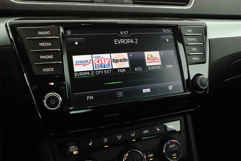 Škoda Superb (2016) Comfort 2.0 TDI, Automat, Navi - fotka 9 z 19