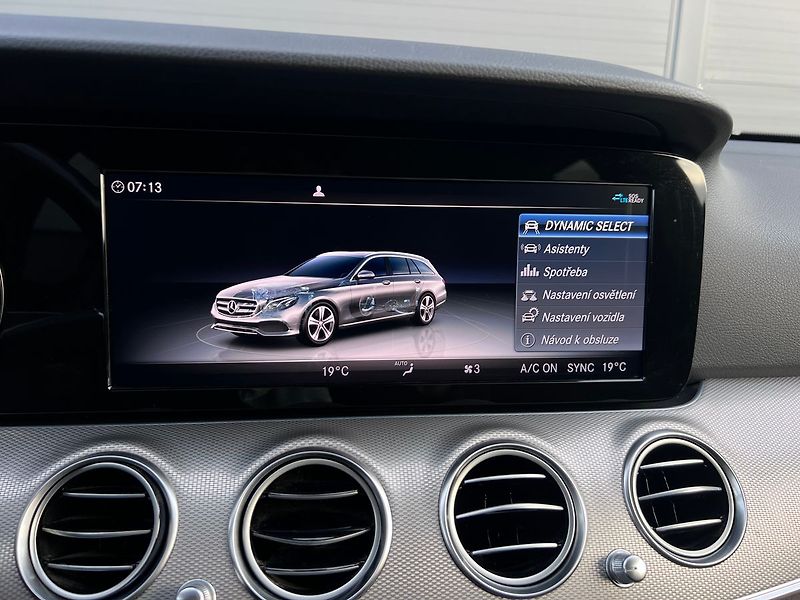 Mercedes-Benz Třídy E 220d Business-P.KAMERA-TAŽNÉ.Z - fotka 36 z 49