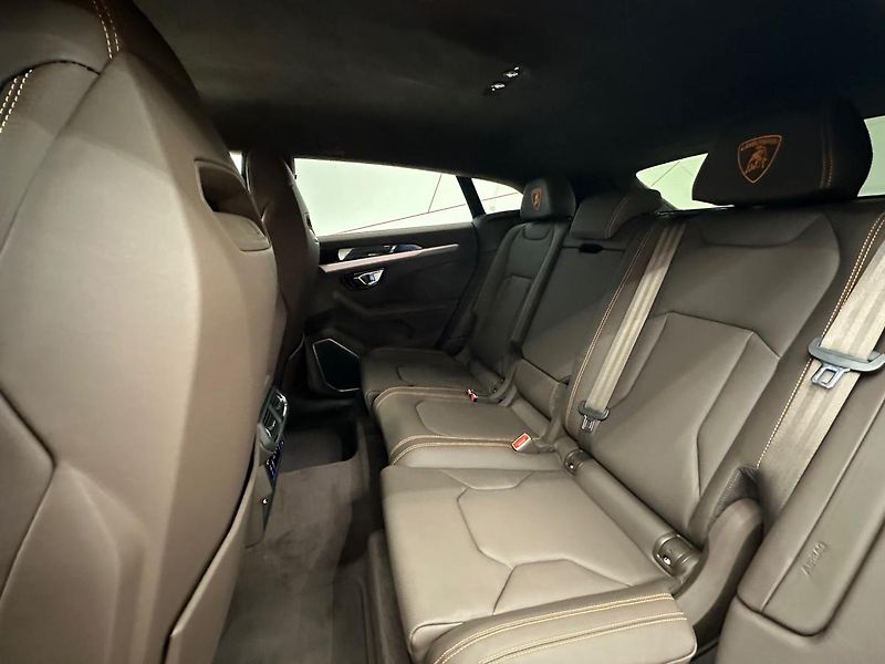 Lamborghini Urus (2024) S*60 ANN.*AKRAPOVIC*MATNÁ*TOP! - fotka 19 z 21