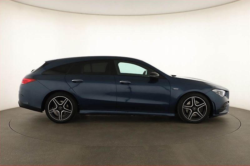 Mercedes-Benz CLA (2022) AMG Paket 200 d - fotka 6 z 21