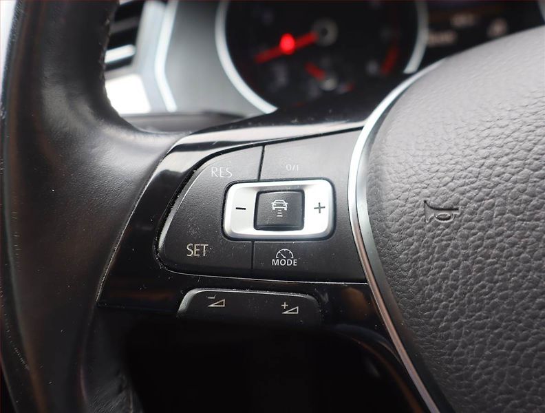 Volkswagen Passat (2015) 1.8 TSI, Automat, Serv.kniha - fotka 19 z 24