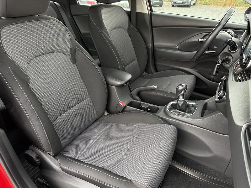 Hyundai i30 1.5DPi Comfort 81kW ČR - fotka 17 z 20