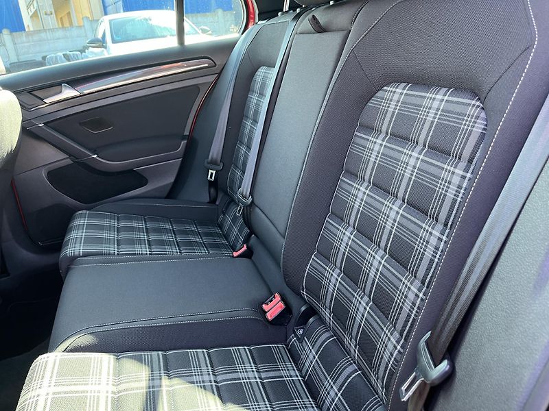 Volkswagen Golf (2016) GTD 2.0 TDI DSG 135 KW - fotka 23 z 25