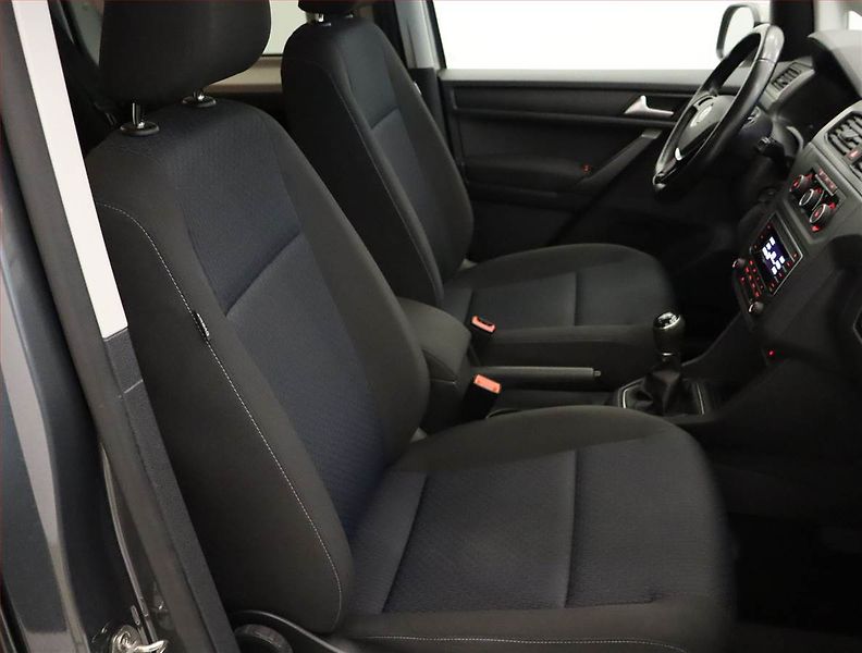 Volkswagen Caddy (2017) 2.0 TDI, 5Míst - fotka 9 z 16