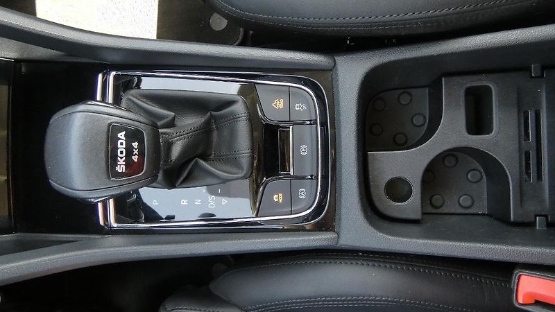 Škoda Kodiaq 2.0 TDI 110 kW L&K 4x4 DSG - fotka 18 z 27