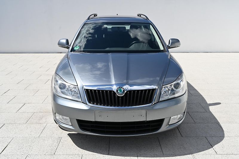 Škoda Octavia 2.0TDI 103KW 9/2012 Rezervace - fotka 2 z 43