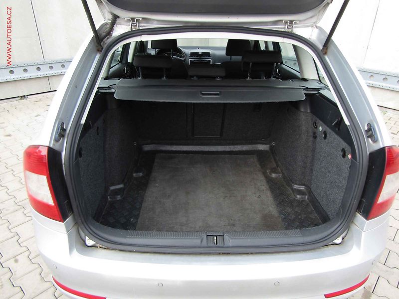 Škoda Octavia (2012) 1.6 TDi, ČR, Elegance - fotka 7 z 15