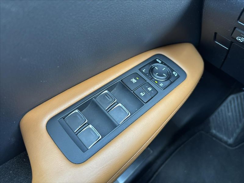 Lexus RX 2,0 i 175kW AT 4x4 Limited edi - fotka 33 z 47
