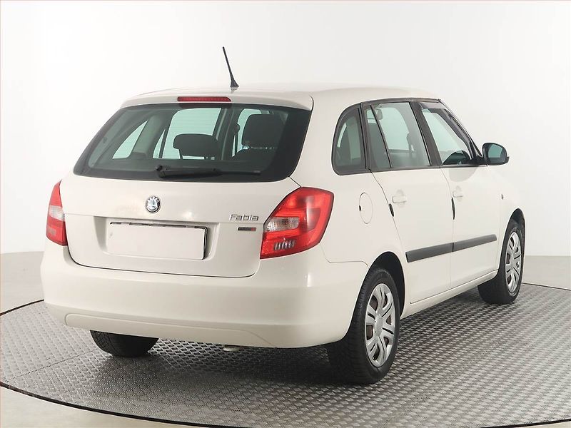 Škoda Fabia (2012) 1.2 TSI, po STK, oblíbený vůz - fotka 5 z 15
