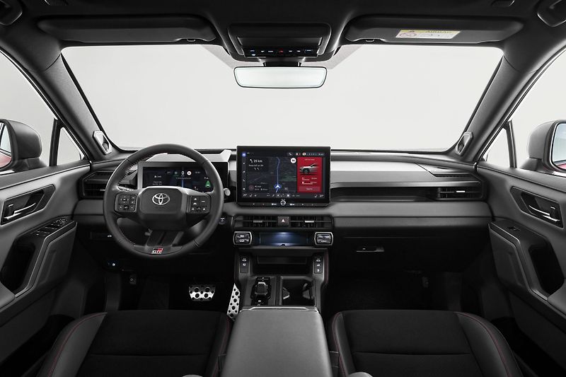Toyota RAV4 (2026) GR SPORT 4x4 - PHEV - fotka 6 z 18