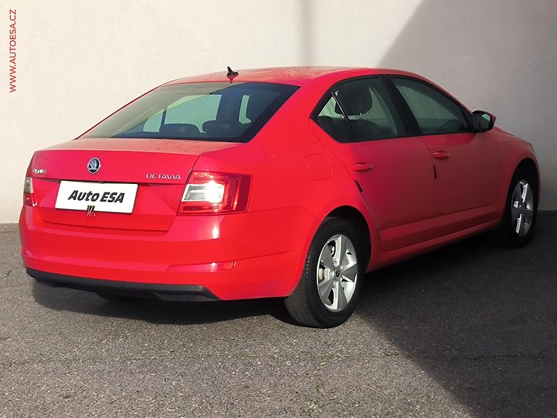 Škoda Octavia (2015) 1.6 TDi, ČR, Style, DSG - fotka 4 z 21