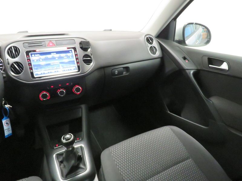 Volkswagen Tiguan - fotka 16 z 24