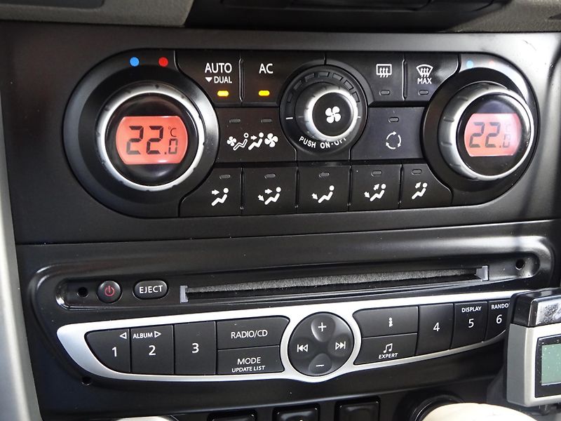 Renault Koleos 2.0dCi 110kW AUTOMAT 4x4 ČR - fotka 17 z 32