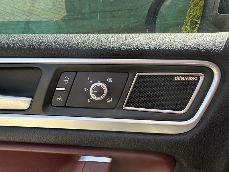 Volkswagen Touareg 3.0 V6 TDi BlueMotion - fotka 25 z 35