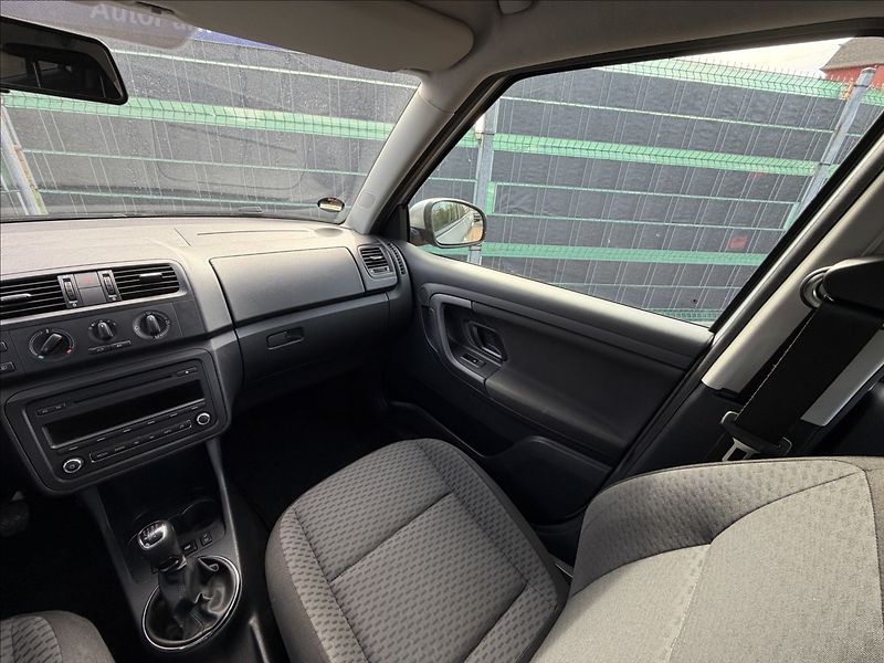 Škoda Fabia II 1.2 TSI Ambition - fotka 10 z 17