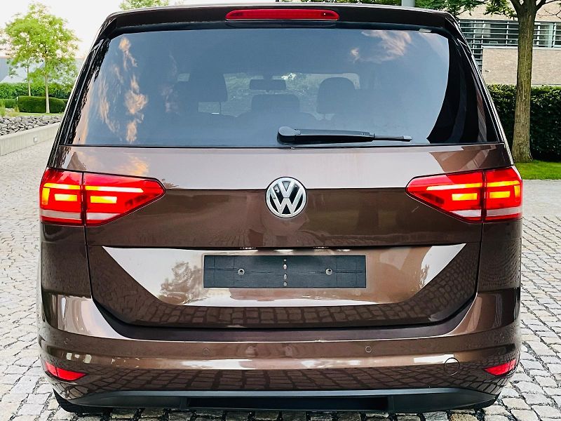 Volkswagen Touran 1.6TDI MAN 7MÍST LED SERVISKA - fotka 16 z 45
