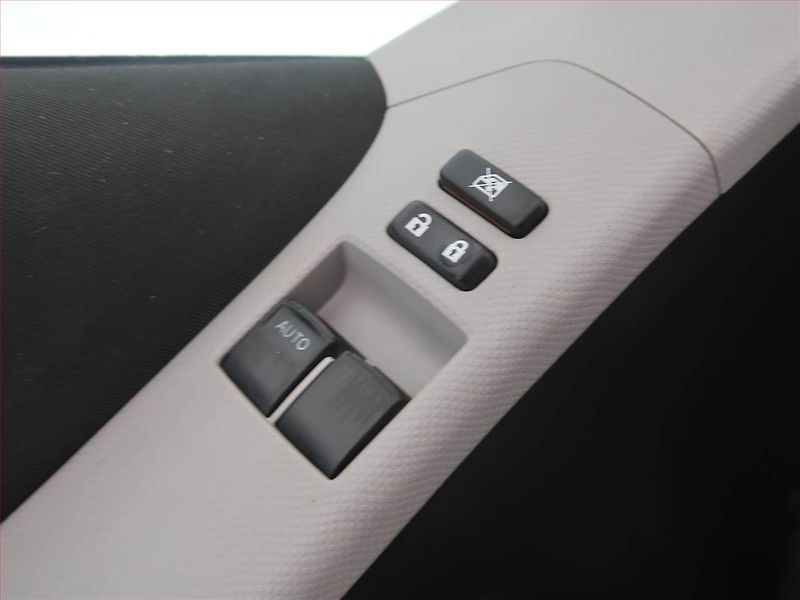 Toyota Yaris (2010) 1.0 VVT-i - fotka 13 z 13
