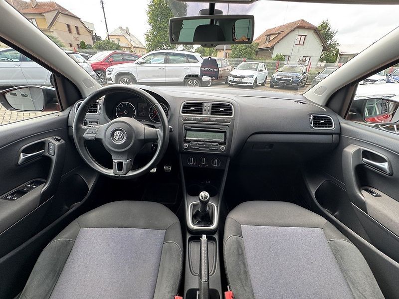 Volkswagen Polo (2011) 1.4i Style Klima Panorama - fotka 6 z 48