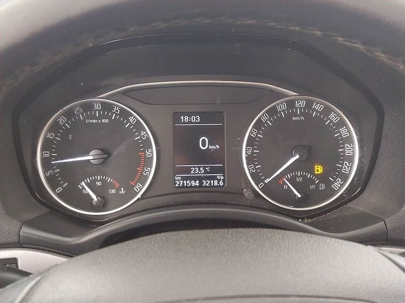 Škoda Octavia (2012) Ambition 1.6 TDI, Serv.kniha - fotka 11 z 19