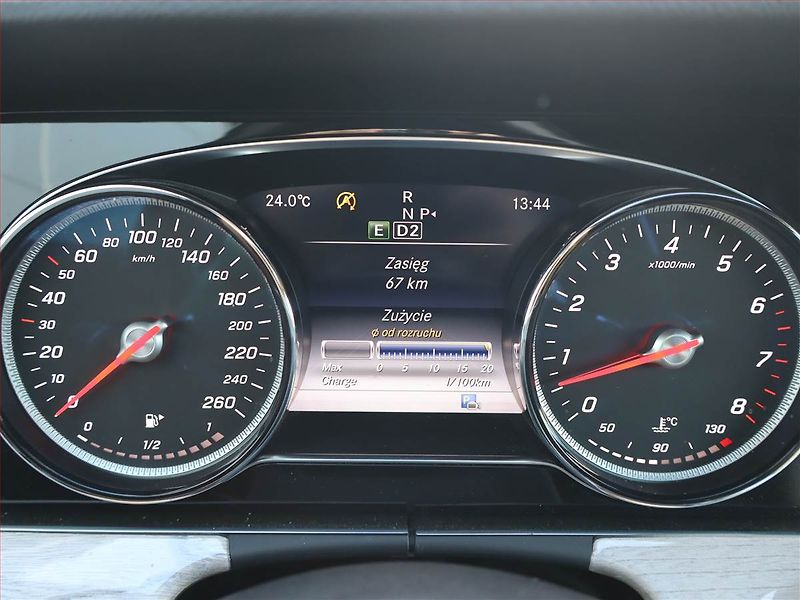 Mercedes-Benz Třídy E (2018) Elegance E 200 4MATIC - fotka 11 z 19