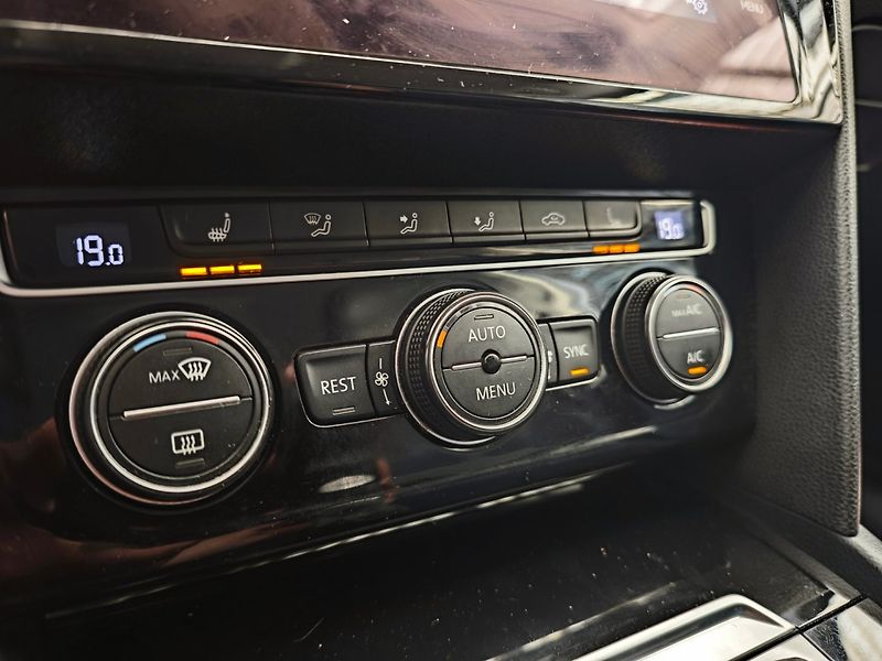 Volkswagen Passat (2017) 2.0 TDi Highline ACC Manuál - fotka 25 z 36