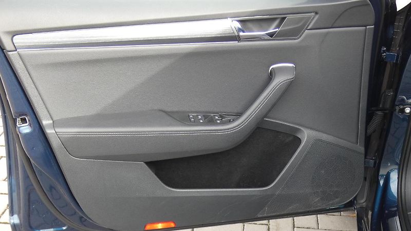 Škoda Superb 2,0 TDI 147kw 4x4 DSG Style - fotka 8 z 27