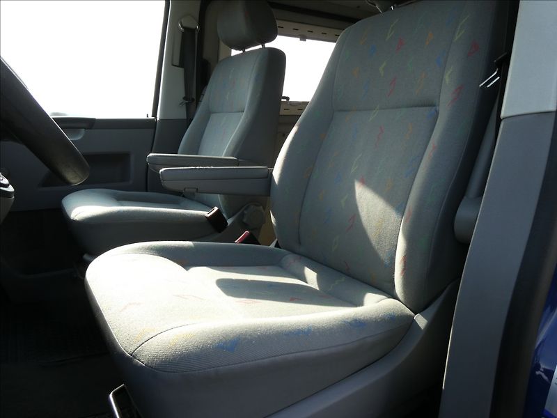 Volkswagen T5 California 2,5 TDi 96kW obytný vůz - fotka 26 z 49