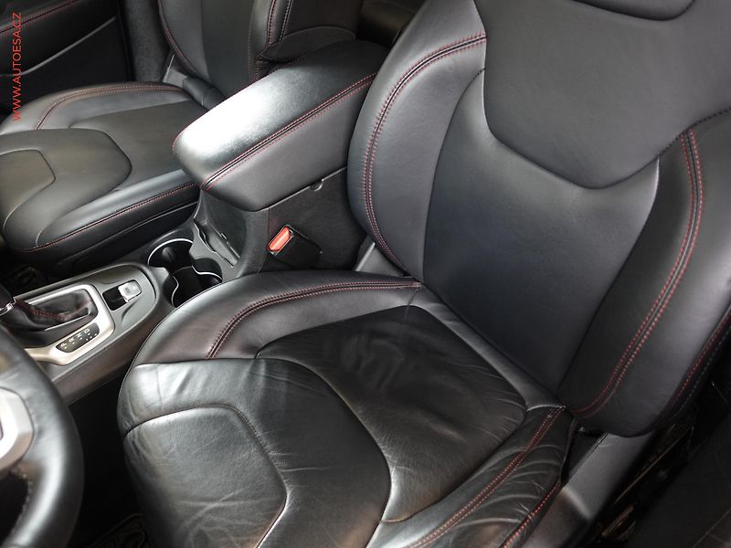 Jeep Cherokee (2014) 3.2 V6 4X4, Trailhawk, AT - fotka 9 z 23