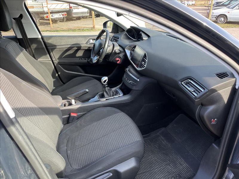 Peugeot 308 1,5 HDi STYLE KLIMA TAŽNÉ ALU - fotka 10 z 40