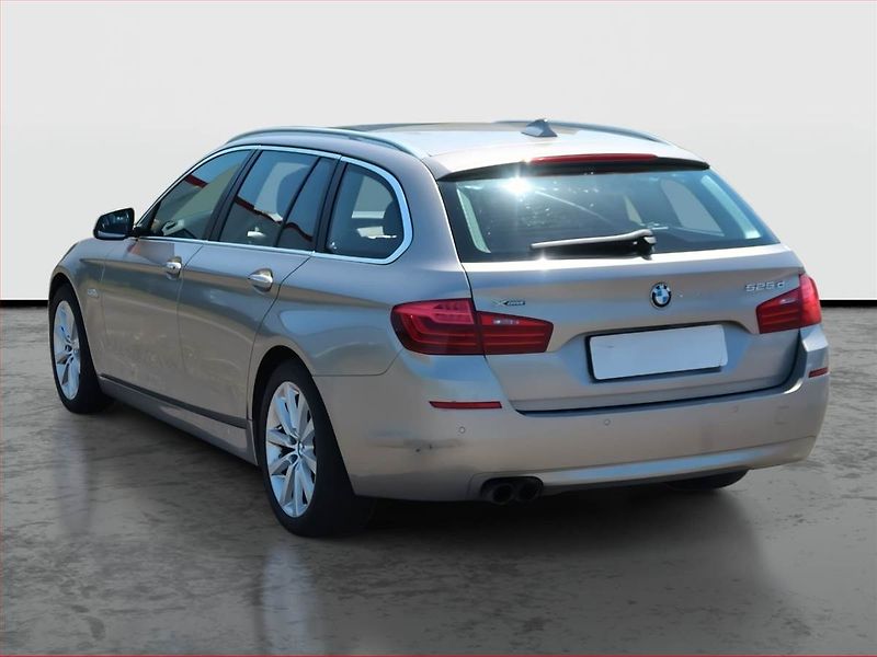 BMW Řada 5 (2016) 525d xDrive, 4X4, Automat - fotka 4 z 14