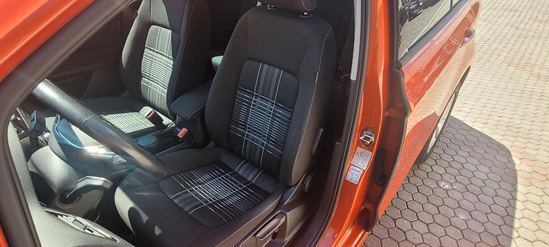 Volkswagen Golf Sportsvan (2015) 1,2TSi 81kW benzín „Lounge“ - fotka 10 z 41