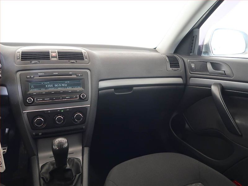 Škoda Octavia (2011) Ambition 1.2 TSI - fotka 8 z 13