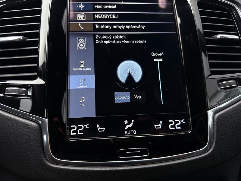 Volvo XC90 D5 AWD R-DESIGN PRO // VZDUCH  - fotka 51 z 60