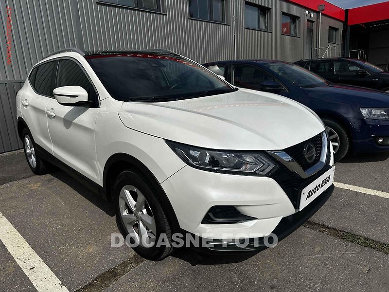 Nissan Qashqai (2021) 1.3 DIG-T, ČR, Xenon, AC - fotka 1 z 3