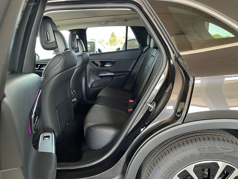 Mercedes-Benz GLC d 4MATIC - fotka 15 z 19