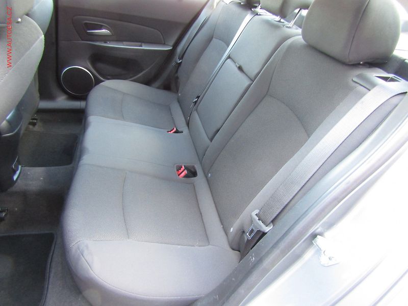 Chevrolet Cruze (2013) 1.8i, AC, temp - fotka 10 z 16