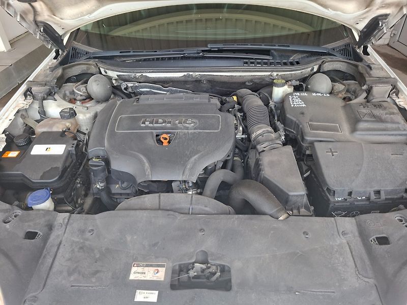 Citroën C5 (2011) TOURER 2.0HDi 120kW AUT - fotka 37 z 49