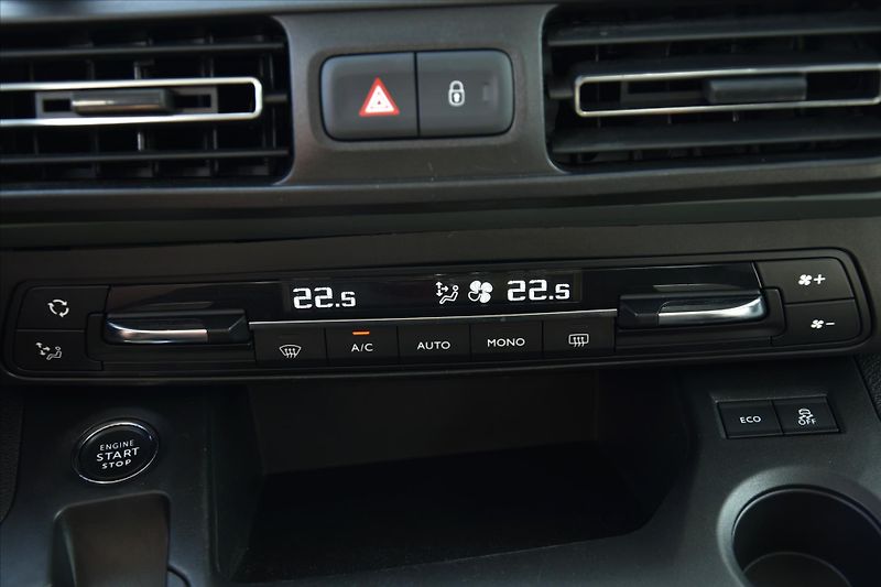 Citroën Berlingo 1.2i 96kW XTR  A/T 1. MAJITEL - fotka 26 z 31