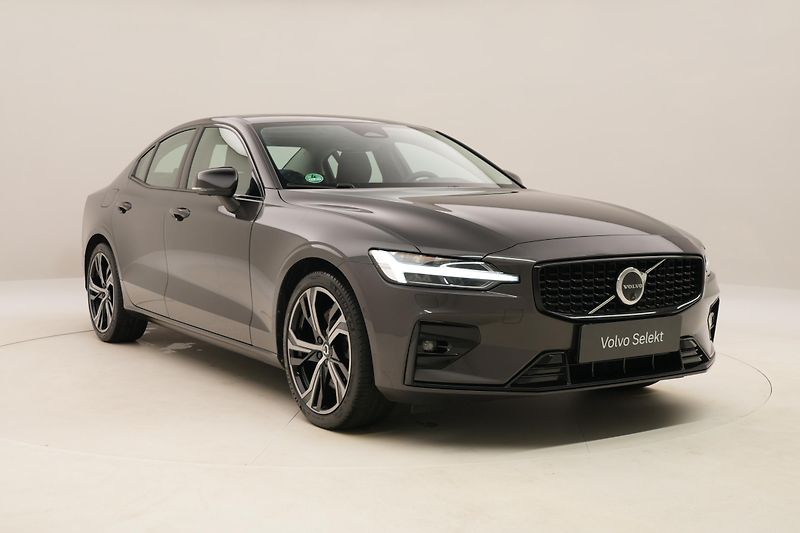 Volvo S60 B5 AWD DARK ULTIMATE REZERVACE - fotka 15 z 58