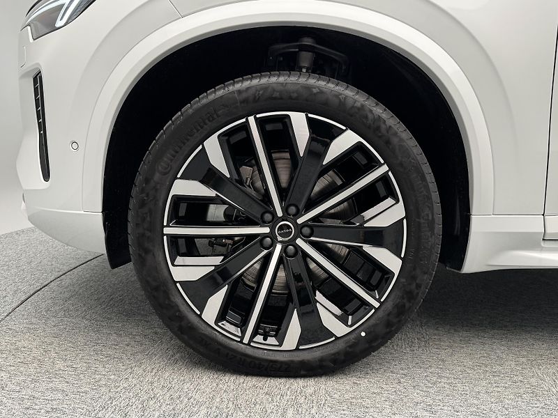 Volvo XC90 (2026) B5 AWD AUT DARK ULTRA 7 míst - fotka 17 z 26