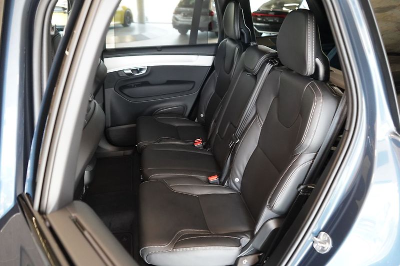 Volvo XC90 B5 PLUS Black Edition, 360° - fotka 43 z 48