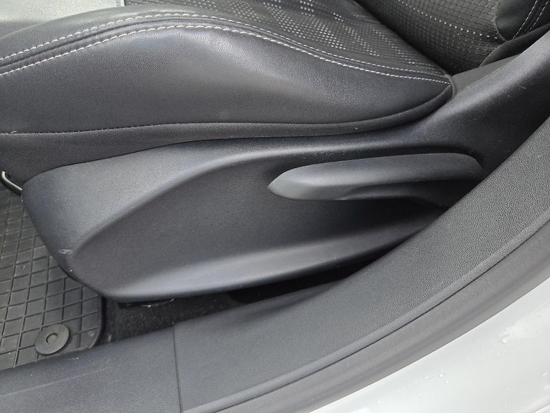Peugeot 2008 (2016) 1.2 PT 110 ALLURE MAN 5 - fotka 26 z 29