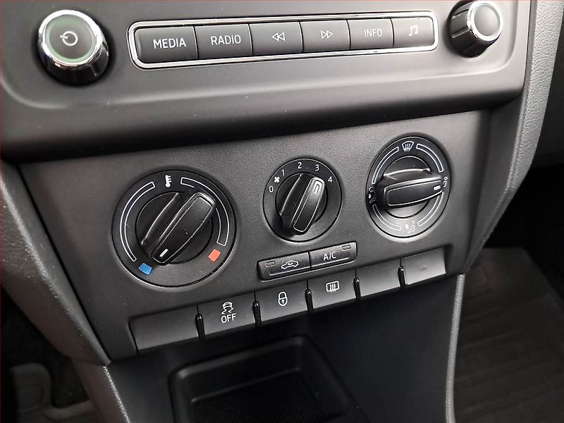 Škoda Rapid (2014) Spaceback 1.2 TSI, ČR,1.maj - fotka 14 z 16